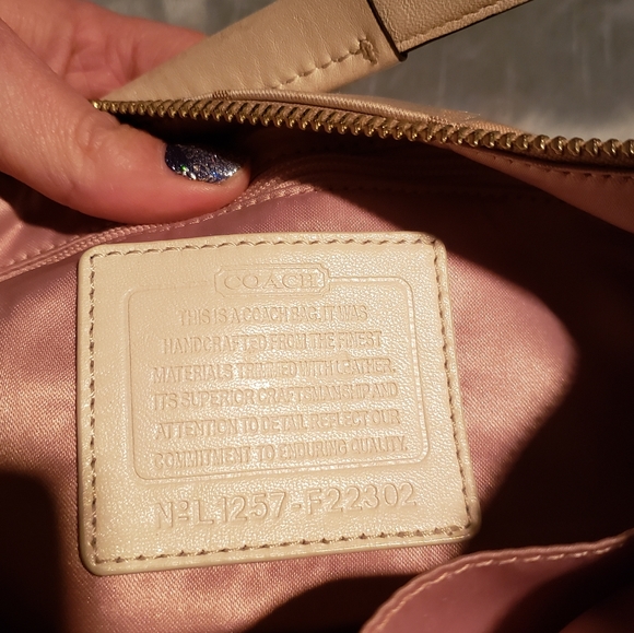 Coach Bag - Picture 3 of 11